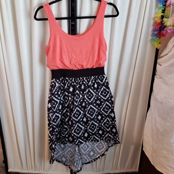 Wrangler Dresses & Skirts - Wrangler size small coral/black & white dress.